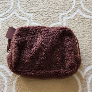 Lululemon Everywhere Belt Bag *Fleece in Brown Earth/Gold 2L NWT